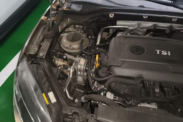 Used Skoda Superb 2016 TSI330 DSG Innovation Edition Engine Bay Right