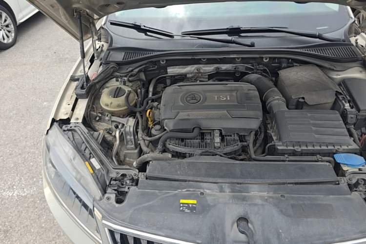 Used Skoda Superb 2016 TSI330 DSG Innovation Edition Engine Bay Right