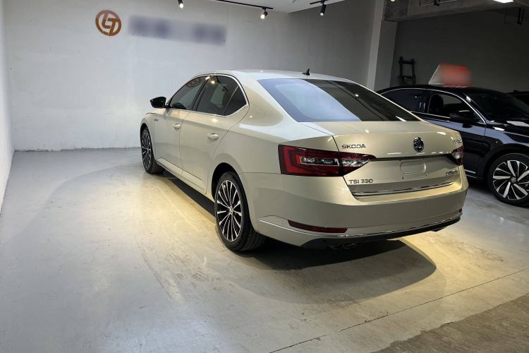 Used Skoda Superb 2016 TSI330 DSG Smart Drive Edition Exterior 3