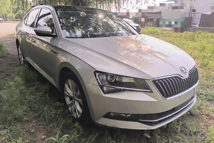 Used Skoda Superb 2016 TSI330 DSG Innovation Edition Front Right 45 Deg