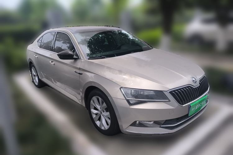 Used Skoda Superb 2016 TSI330 DSG Innovation Edition Front Right 45 Deg