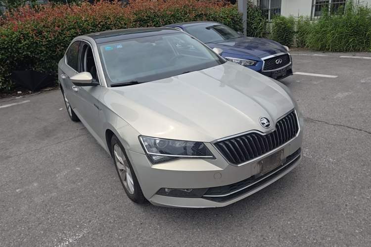 Used Skoda Superb 2016 TSI330 DSG Innovation Edition Front Right 45 Deg