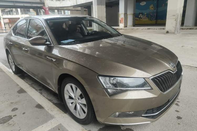 Used Skoda Superb 2016 TSI280 DSG Innovation Edition Front Right 45 Deg