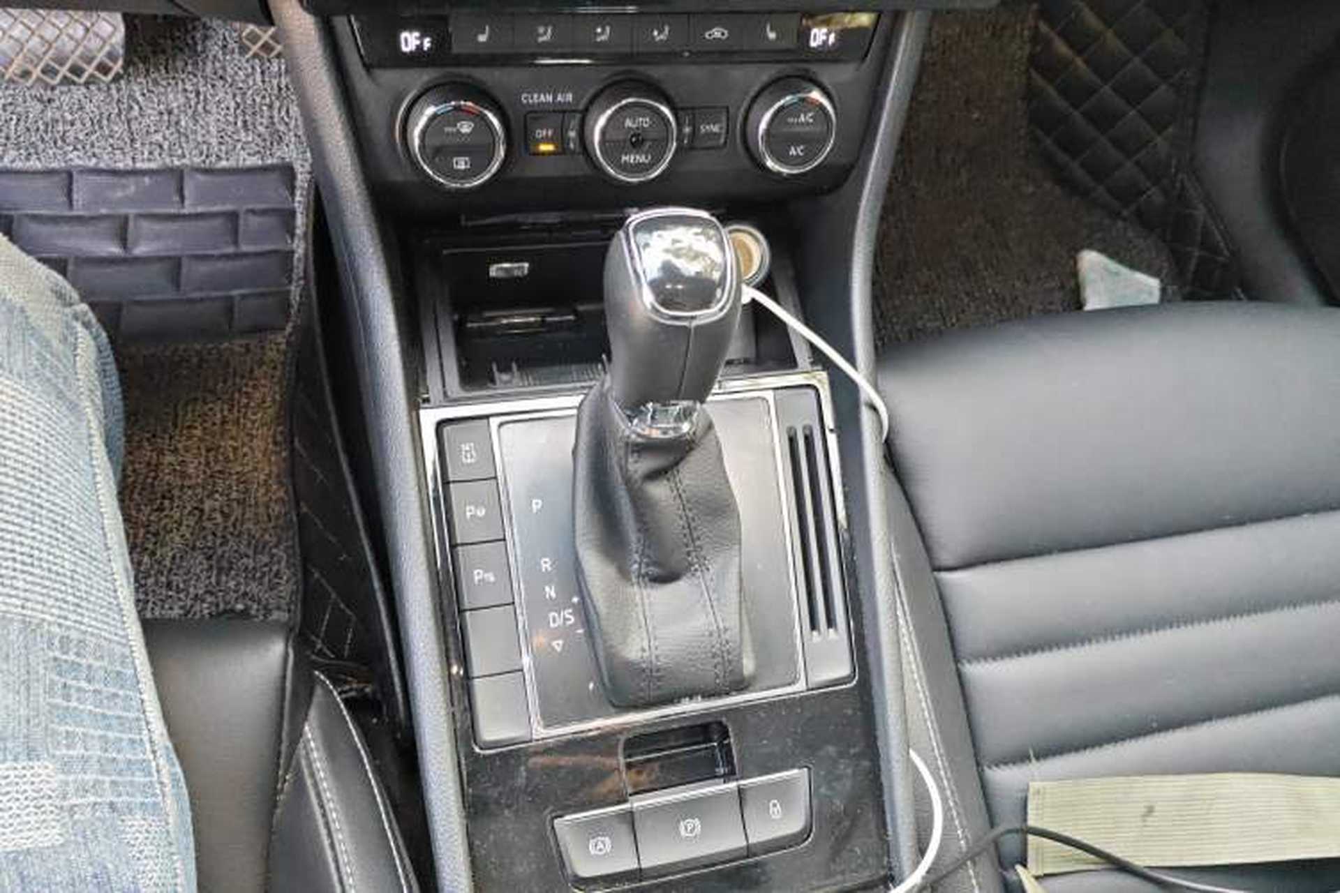 Used Skoda Superb 2016 TSI330 DSG Smart Drive Edition Gear Lever