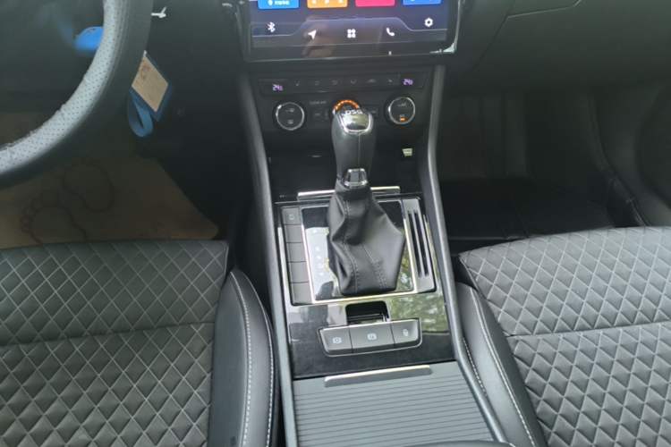 Used Skoda Superb 2016 TSI330 DSG Innovation Edition Gear Lever