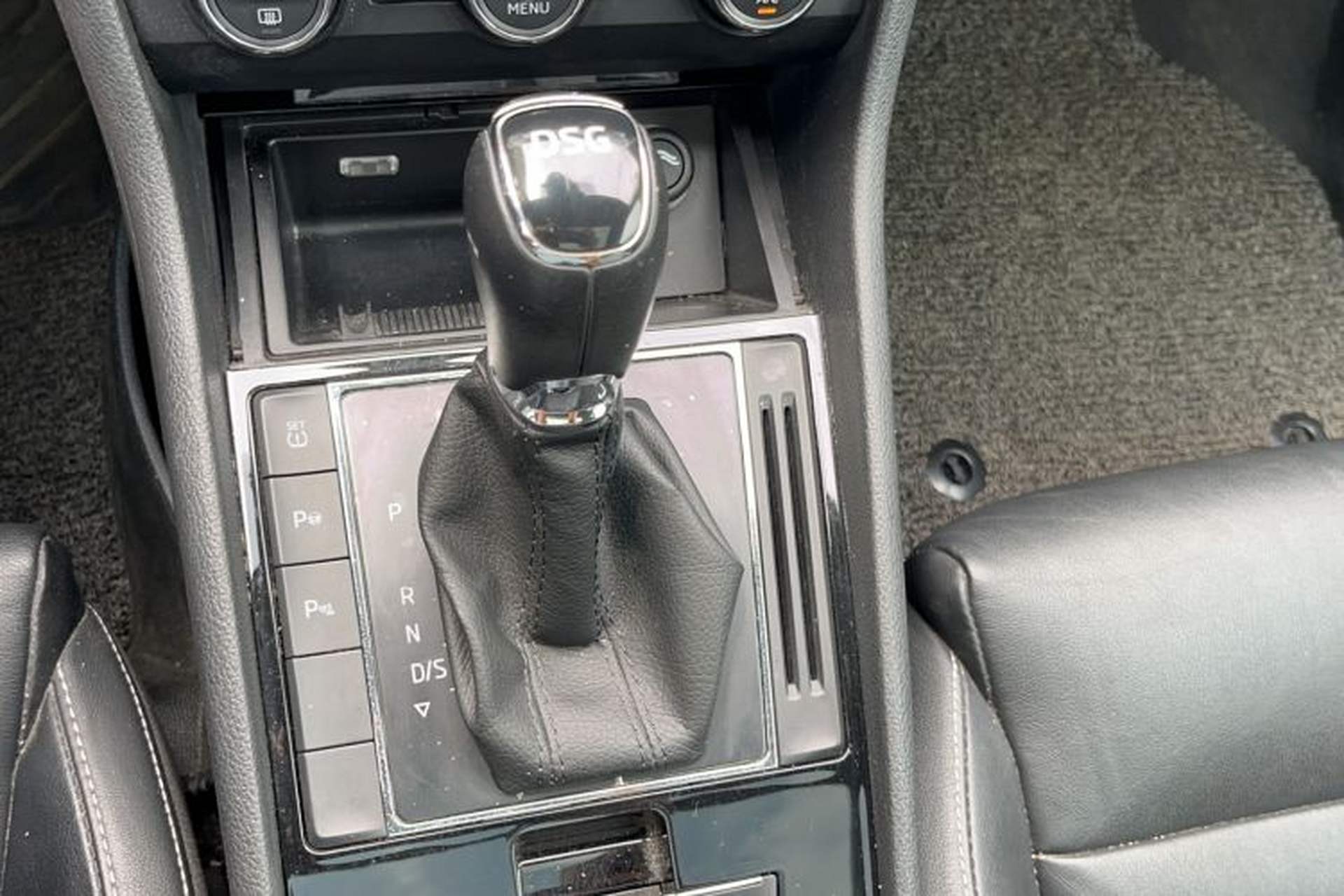 Used Skoda Superb 2016 TSI330 DSG Smart Drive Edition Gear Lever