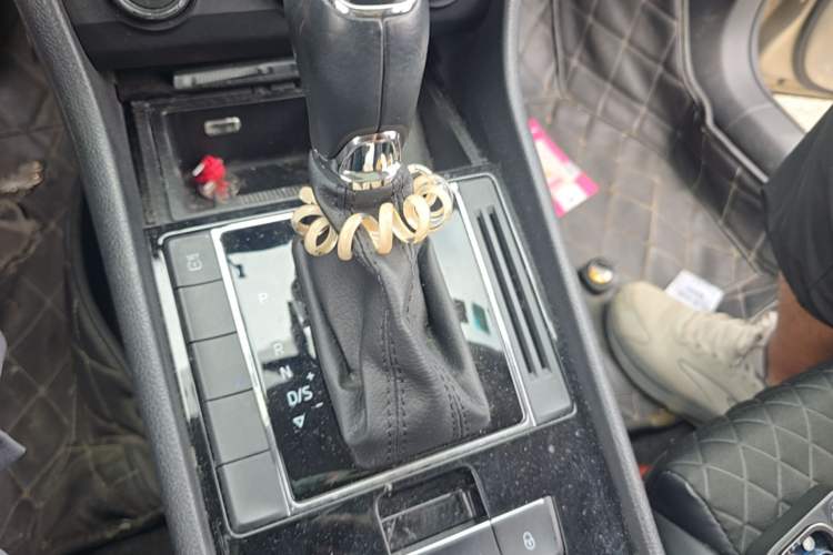 Used Skoda Superb 2016 TSI330 DSG Innovation Edition Gear Lever