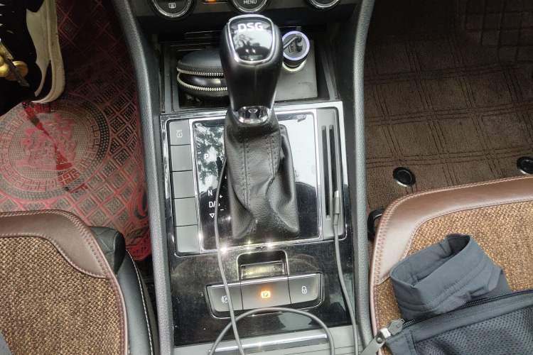 Used Skoda Superb 2016 TSI280 DSG Innovation Edition Gear Lever