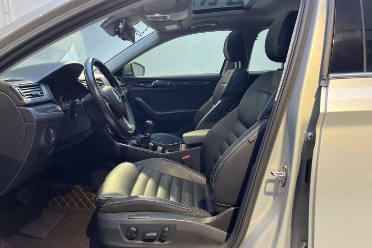 Used Skoda Superb 2016 TSI330 DSG Smart Drive Edition Interior 3