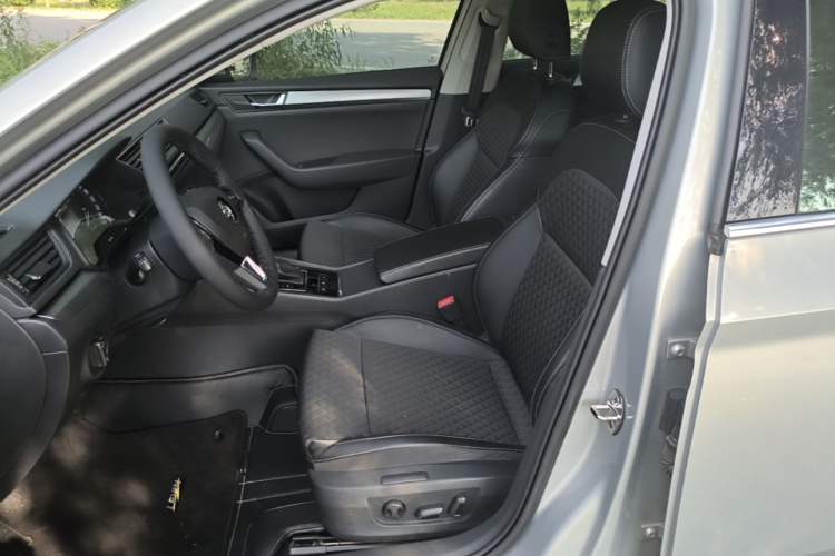 Used Skoda Superb 2016 TSI330 DSG Innovation Edition Left Front Seat