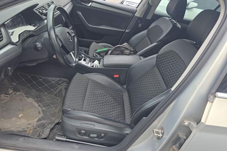 Used Skoda Superb 2016 TSI330 DSG Innovation Edition Left Front Seat