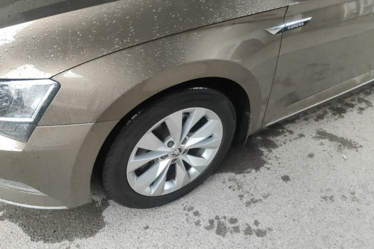Used Skoda Superb 2016 TSI280 DSG Innovation Edition Left Front Wheel Hub