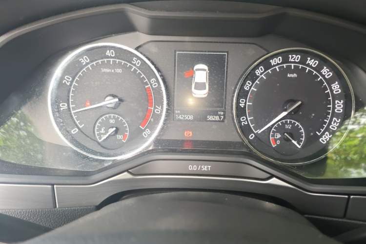 Used Skoda Superb 2016 TSI280 DSG Innovation Edition Odometer Close Up