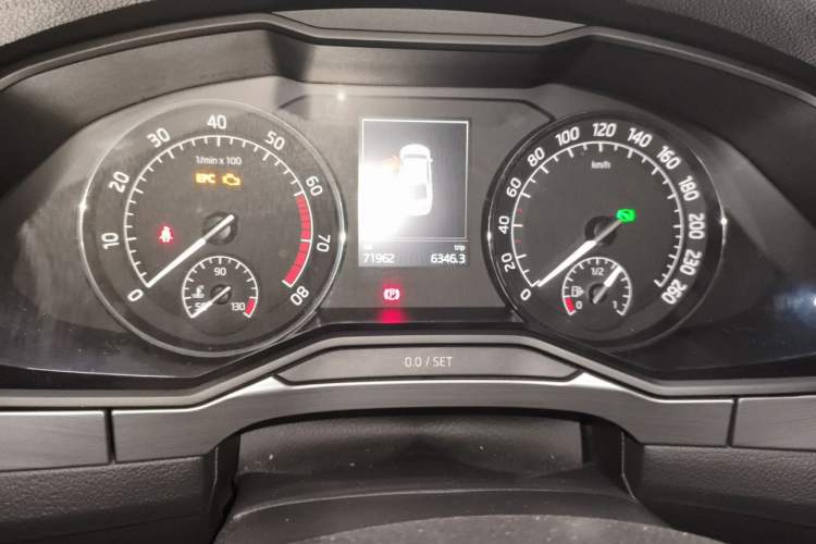 Used Skoda Superb 2016 TSI330 DSG Innovation Edition Odometer Close Up