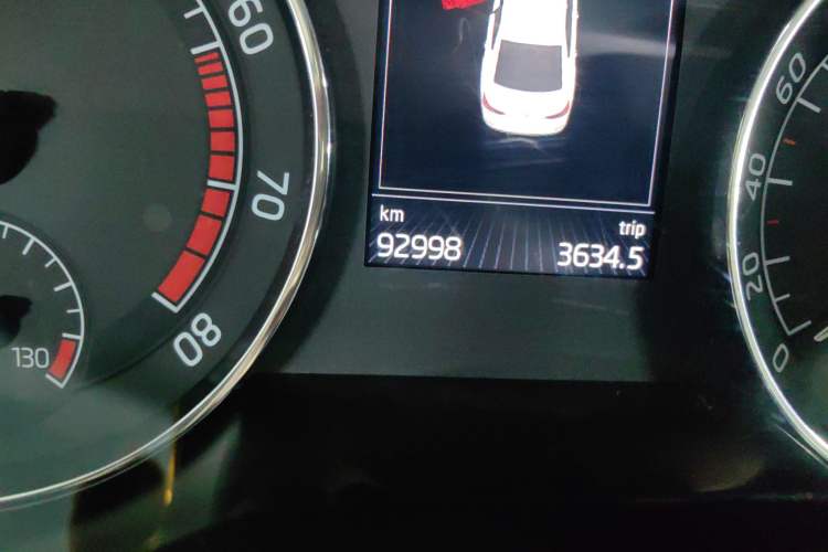 Used Skoda Superb 2016 TSI330 DSG Smart Drive Edition Odometer Close Up