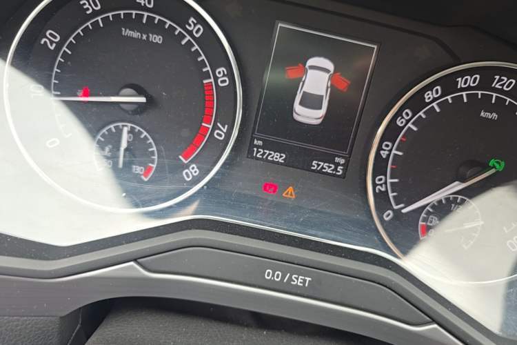 Used Skoda Superb 2016 TSI330 DSG Innovation Edition Odometer Close Up