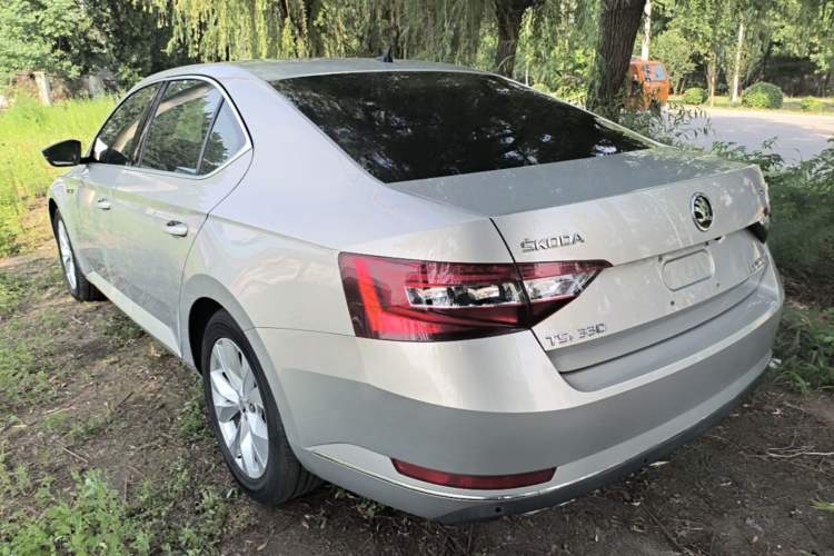 Used Skoda Superb 2016 TSI330 DSG Innovation Edition Rear Left 45 Deg