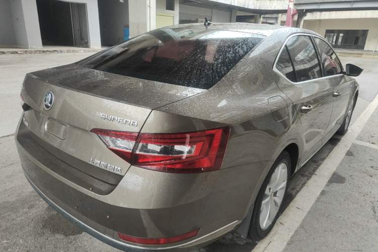 Used Skoda Superb 2016 TSI280 DSG Innovation Edition Rear Right 45 Deg