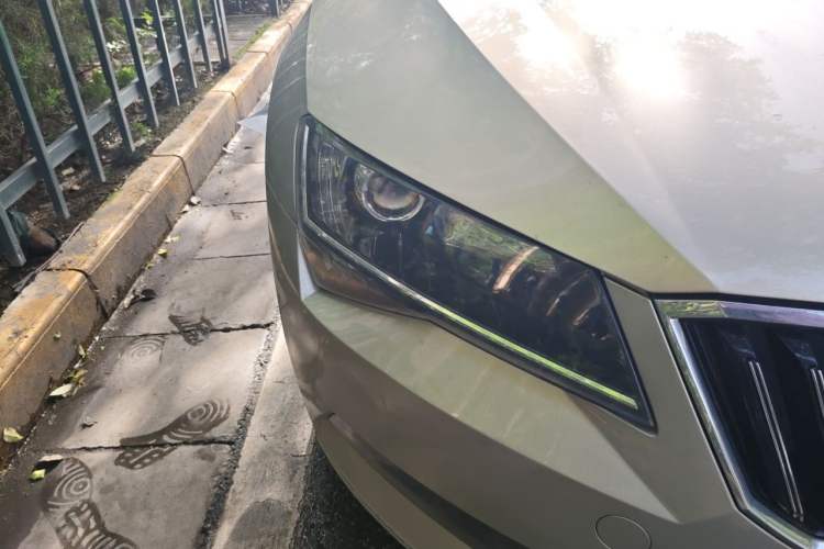 Used Skoda Superb 2016 TSI280 DSG Innovation Edition Right Front Headlight