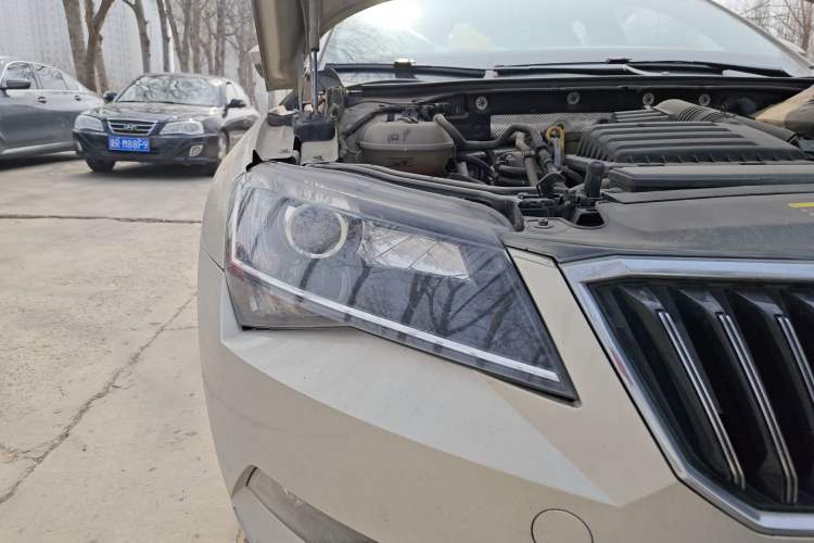 Used Skoda Superb 2016 TSI280 DSG Innovation Edition Right Front Headlight