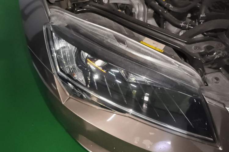 Used Skoda Superb 2016 TSI330 DSG Innovation Edition Right Front Headlight