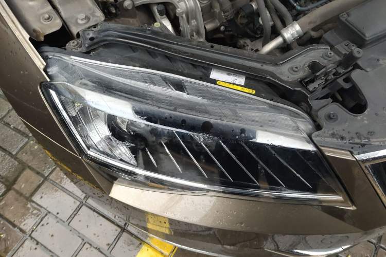 Used Skoda Superb 2016 TSI280 DSG Innovation Edition Right Front Headlight