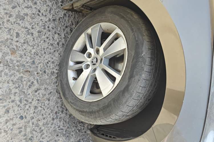 Used Skoda Superb 2016 TSI280 DSG Advanced Edition Right Front Wheel Hub