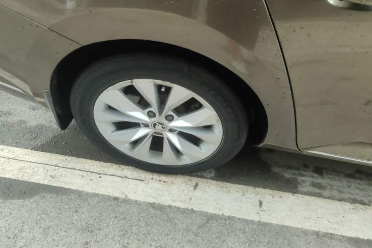 Used Skoda Superb 2016 TSI280 DSG Innovation Edition Right Rear Wheel Hub