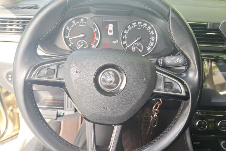 Used Skoda Superb 2016 TSI280 DSG Innovation Edition Steering Wheel