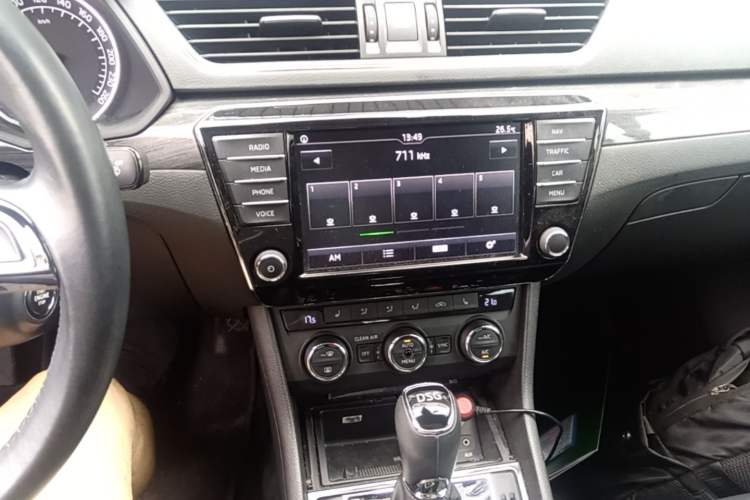 Used Skoda Superb 2017 TSI280 DSG Champion Edition Audio And AC Panel