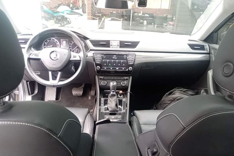 Used Skoda Superb 2017 TSI280 DSG Champion Edition Center Console