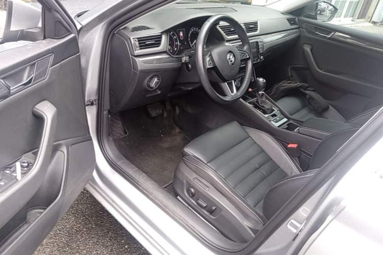 Used Skoda Superb 2017 TSI280 DSG Champion Edition Driver Seat