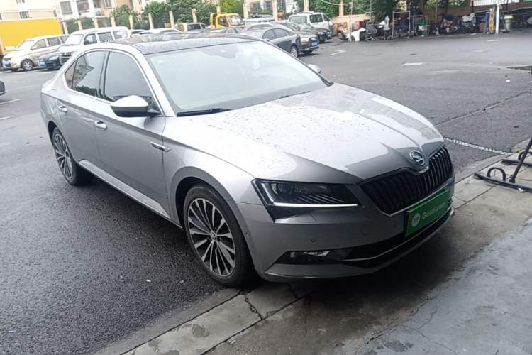 Used Skoda Superb 2017 TSI280 DSG Champion Edition Front Right 45 Deg