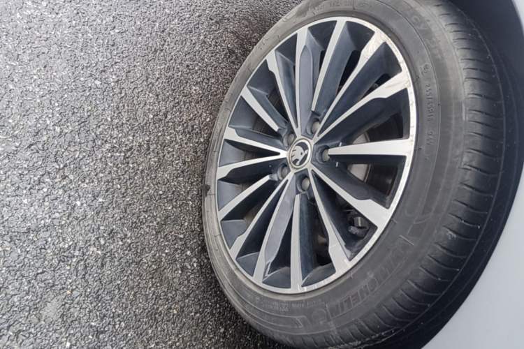 Used Skoda Superb 2017 TSI280 DSG Champion Edition Right Rear Wheel Hub