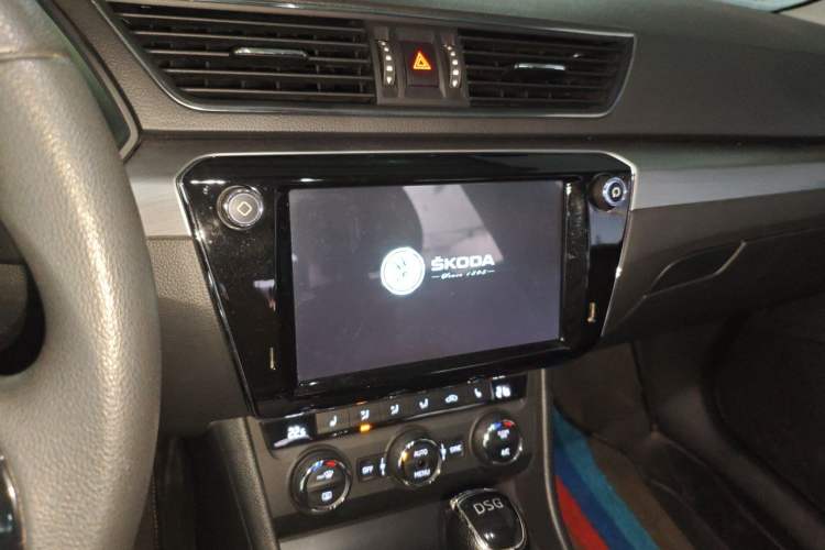 Used Skoda Superb 2018 TSI330 DSG Comfort Edition China V Standard Audio And AC Panel