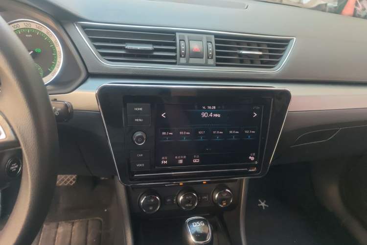 Used Skoda Superb 2018 TSI280 DSG Comfort Edition China V Standard Audio And AC Panel