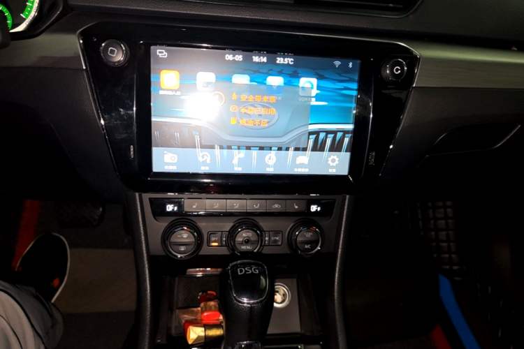 Used Skoda Superb 2018 TSI330 DSG Comfort Edition China V Standard Audio And AC Panel