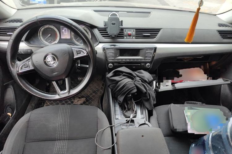 Used Skoda Superb 2018 TSI280 DSG Standard Edition China VI Center Console