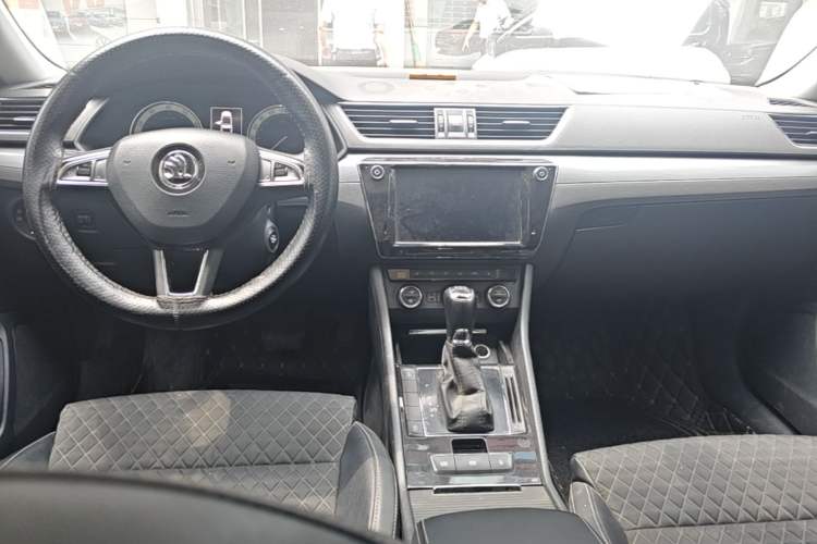 Used Skoda Superb 2018 TSI330 DSG Comfort Edition China VI Standard Center Console