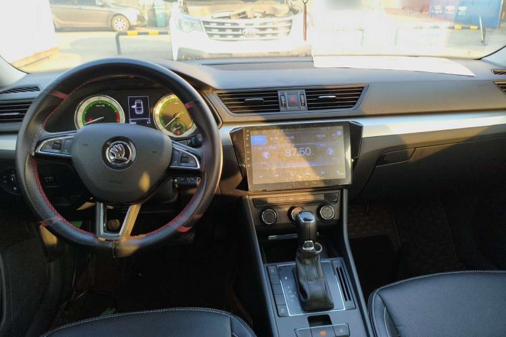 Used Skoda Superb 2018 TSI280 DSG Standard Edition China V Emission Standard Center Console