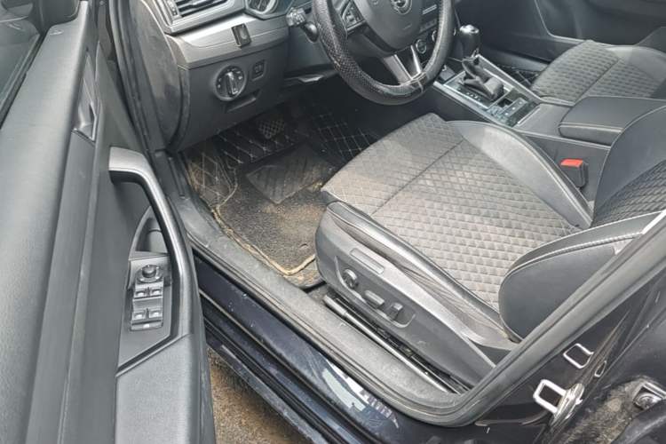 Used Skoda Superb 2018 TSI330 DSG Comfort Edition China VI Standard Driver Seat