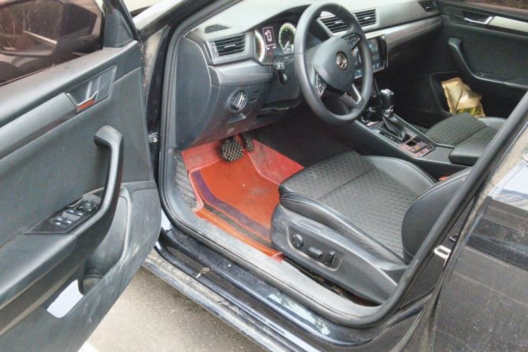 Used Skoda Superb 2018 TSI330 DSG Comfort Edition China V Standard Driver Seat