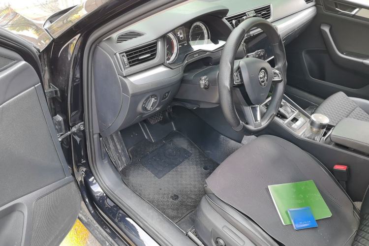 Used Skoda Superb 2018 TSI330 DSG Comfort Edition China VI Standard Driver Seat