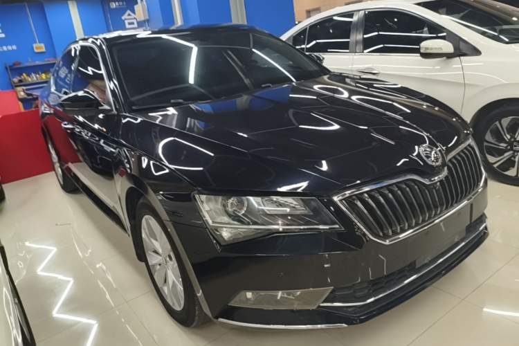 Used Skoda Superb 2018 TSI330 DSG Comfort Edition China V Standard Front Right 45 Deg