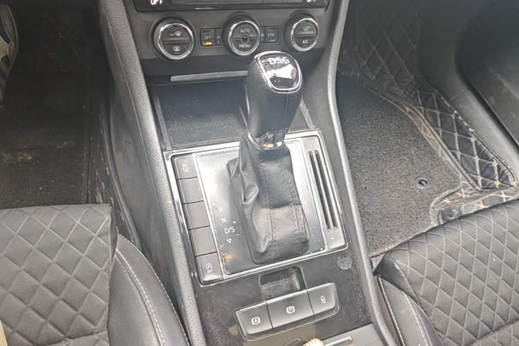 Used Skoda Superb 2018 TSI330 DSG Comfort Edition China VI Standard Gear Lever