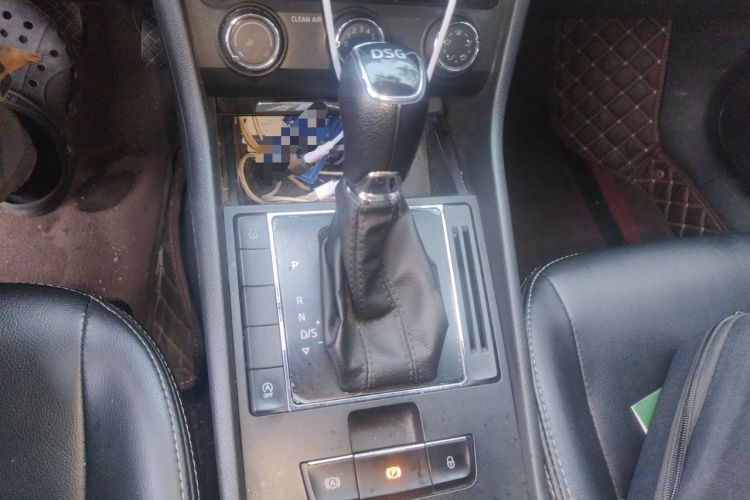 Used Skoda Superb 2018 TSI280 DSG Standard Edition China V Emission Standard Gear Lever