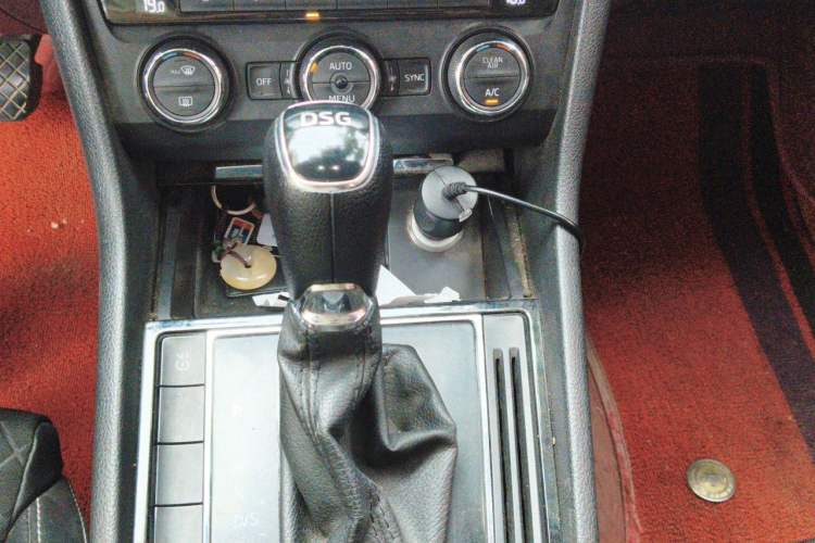 Used Skoda Superb 2018 TSI330 DSG Comfort Edition China V Standard Gear Lever