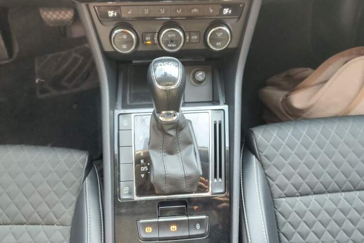 Used Skoda Superb 2018 TSI280 DSG Comfort Edition China V Standard Gear Lever