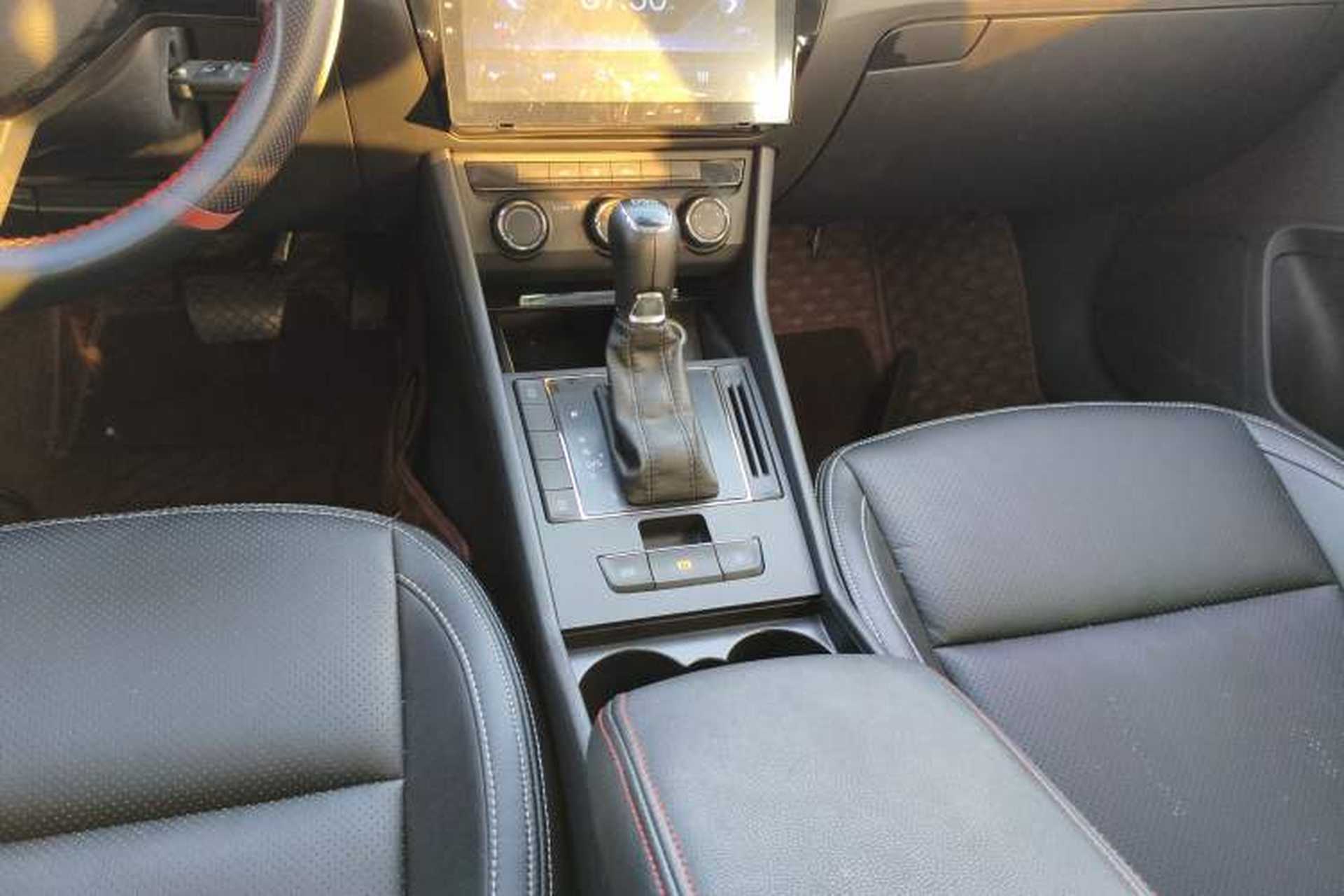 Used Skoda Superb 2018 TSI280 DSG Standard Edition China V Emission Standard Gear Lever