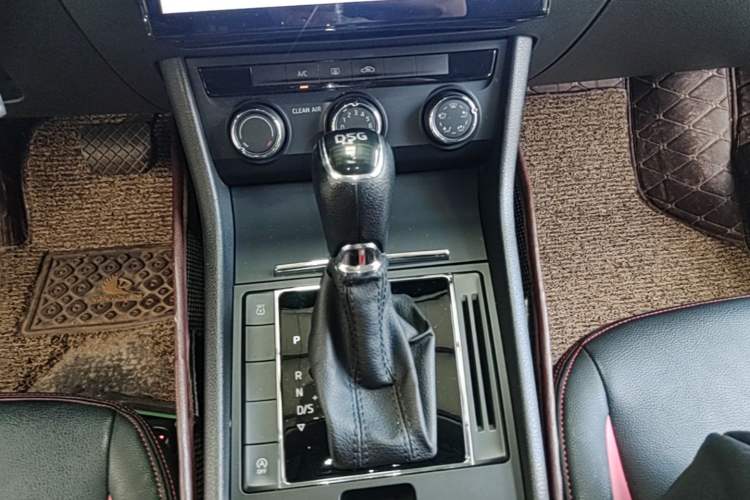 Used Skoda Superb 2018 TSI280 DSG Standard Edition China VI Gear Lever